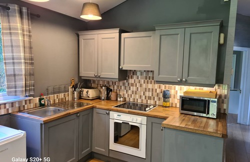 Aldermaston Wharf Ski Chalet | Reading private chalet with two acre gardens and lake