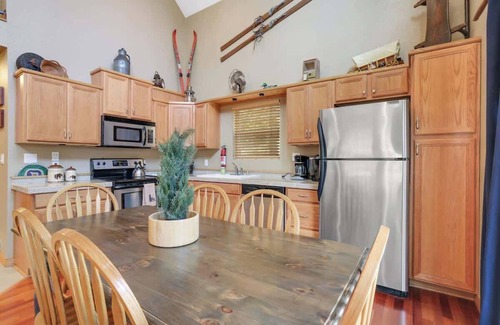 Sierra Cedars Cabin | Ready for Snow Adventure? Large Deck & EV Charger