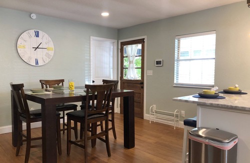 La Follette Apartment | Ready, Set, Reconnect! ©