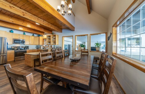 Leavenworth House | Ready to get out of town to relax with family and friends in Leavenworth?