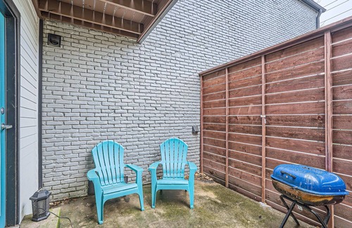 Oak Lawn Apartment | Reagan 105: Charming 1-bedroom apartment in superb Dallas with AC
