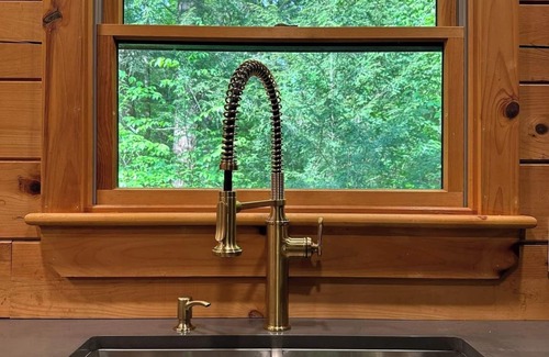 Milanville Cabin | Real log cabin in the forest with modern amenities for the nature lover