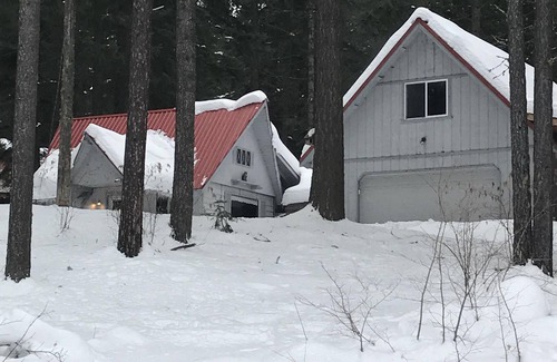 Leavenworth House | Real Mountain Cabin with access to Fish Lake