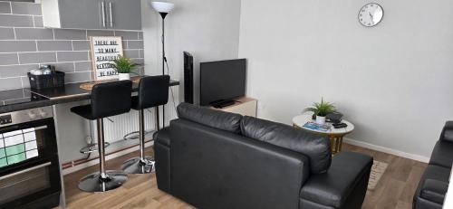 Warwick Apartment | Reardon Apartment Warwick - Sleeps 5 - Parking & Wifi