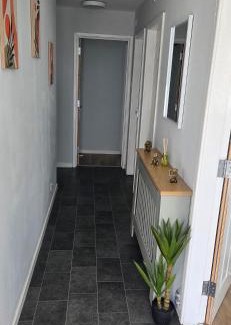 Warwick Apartment | Reardon Apartment Warwick - Sleeps 5 - Parking & Wifi