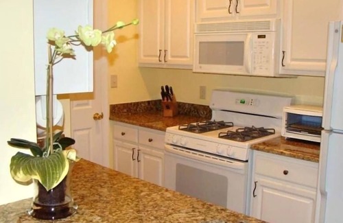Rehoboth Beach Condo | Reasonable Rates: Beautiful Condo Close to Beach, Restaurants, Shopping & More!