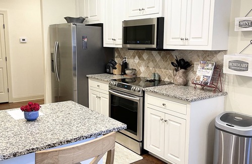 Oxford House | Rebel Getaway 5 Miles From Campus