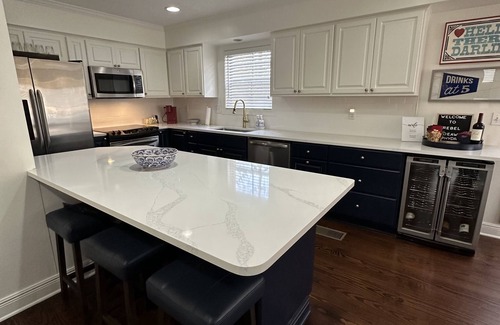 Oxford Condo | Rebel Hideaway/Steps from Square/2 bed/2.5 bath
