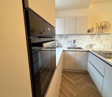 Arzheim Apartment | Rebgold Suite - Luxury Living by Lisa