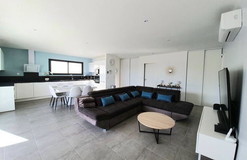Serignan Villa | Recent comfortable villa : private heated swimming pool and close to the beaches