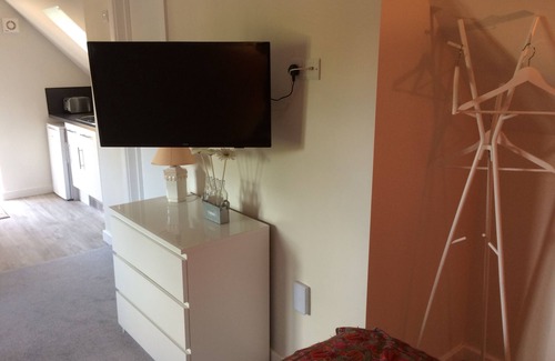 New Forest District Apartment | Recent loft conversion custom built for discerning travelers and holiday makers.
