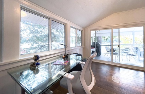 Muskoka Lakes Cottage | Recent Reno, 5 bedrooms, 5 baths, White, Bright and Inviting! SW! AC! Firepit!
