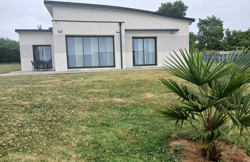Dineault House | Recent single-storey house between sea and countryside at the entrance to Crozon peninsula