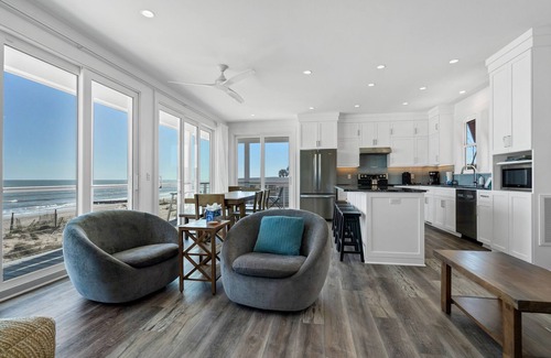 Edisto Island House | RECENTLY BUILT 4 Bedroom, 4 1/2 bath home with Luggage Lift, Oceanfront