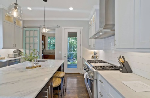 Franklin House | Recently-built all-suite with two porches, firepit, crow's nest, & widow's walk