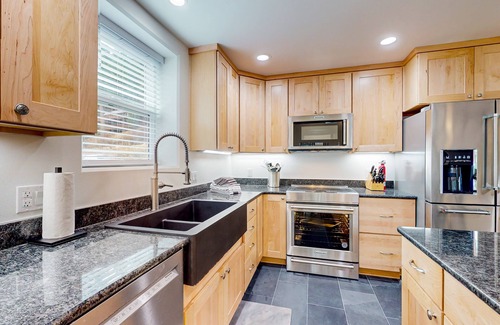 Joseph House | Recently built, lakefront home on Wallowa Lake with hot tub & dock