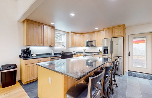 Joseph House | Recently built, lakefront home on Wallowa Lake with hot tub & dock