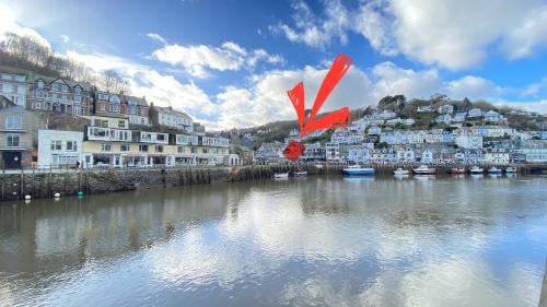 West Looe Apartment | Recently On BBC 1s BEYOND PARADISE - Prospect House is TWO PRIVATE APARTMENTS in this 17th CENTURY COTTAGE - Apartment 2 has a KIDS CABIN BUNK ROOM - Book both apartments for ONE LARGE HOUSE with Connecting Door In Lobby - PUBLIC PARKING OUTSIDE