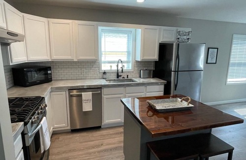 Longport House | Recently Remodeled Cottage 2 Blocks to Beach!