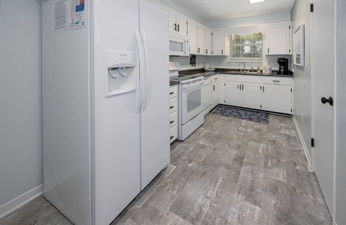 Bel Air House | ~Recently Remodeled/Near Beach & Great Attractions in Quiet Residential Area~