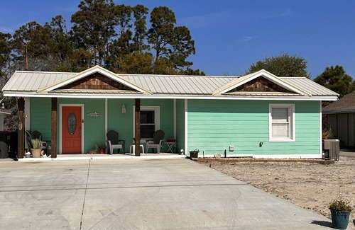 Bel Air Cottage | Recently renovated house just steps from the beach