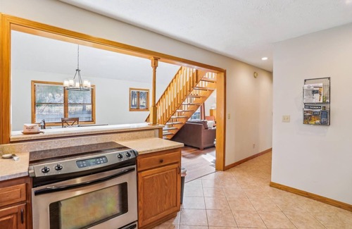 Timberline House | Recently renovated and freshly decorated-welcome to Mountain Getaway!