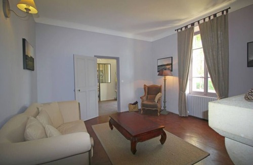 Carpentras Other | Recently renovated 19th century wine estate, at the foot of Mont Ventoux