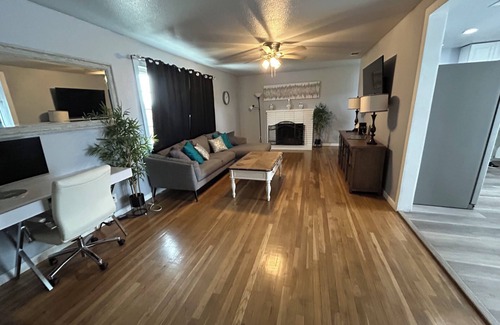 Fresno House | Recently Renovated 3BR/2BA Cozy Home in Fresno, CA