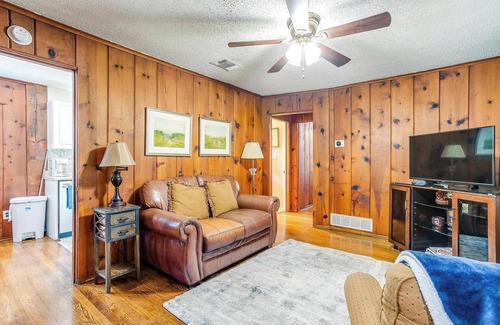 Crestline Area Apartment | Recently Renovated close to Dickies Arena