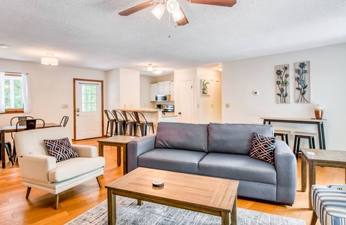Royal Pines House | Recently renovated home in quiet location with decks, WiFi, fireplace, AC, & W/D