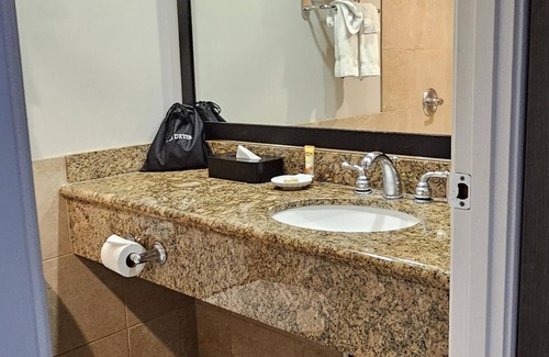 Waikiki Hotel | Recently Renovated Studio in Palms at Waikiki