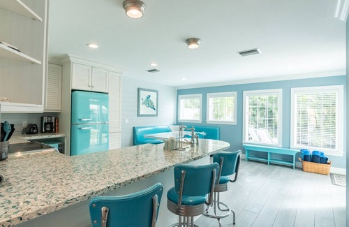 Holmes Beach Cottage | Recently Renovated Luxury Ground Floor Island Home Close to Beach!o Sleeps 4