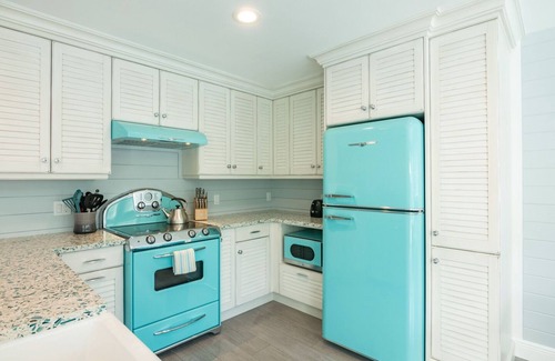 Holmes Beach Cottage | Recently Renovated Luxury Ground Floor Island Home Close to Beach!o Sleeps 4