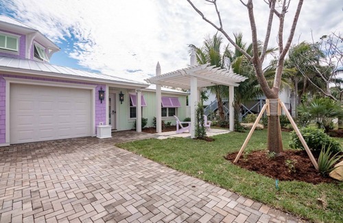 Holmes Beach Cottage | Recently Renovated Luxury Ground Floor Island Home Close to Beach!o Sleeps 4