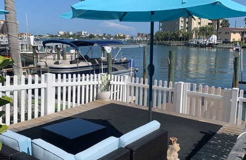 Island Estate Cottage | Recently Updated 2bedroom with water views a short walk to Clearwater Beach!