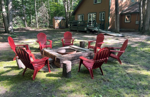Elmira House | Recently updated “Birch Loft” tucked away in the beautiful north woods