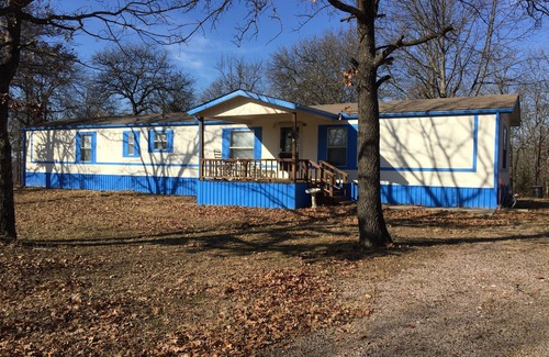 Kingston House | RECENTLY UPDATED Lake Texoma Private Acreage! Sleeps 8. Pet Friendly. 3 acres.