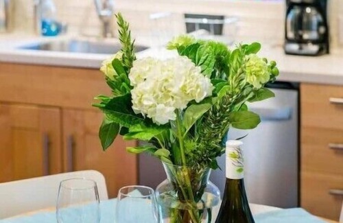 Bernal Heights Apartment | Recharge in Lush Gardens in the Heart of Bernal Heights