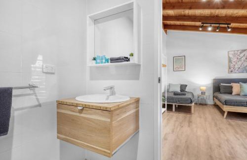 Grovedale Hotel | Recharge in Waurn Ponds