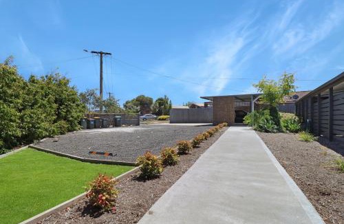 Grovedale Hotel | Recharge in Waurn Ponds