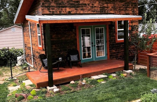 Central Colorado Springs Cottage | Reconnect in the Heart of Downtown at The Golden Egg Cottage. STR-1046