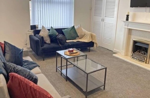 Newcastle-upon-Tyne House | Reconnect with loved ones in this 3BD House