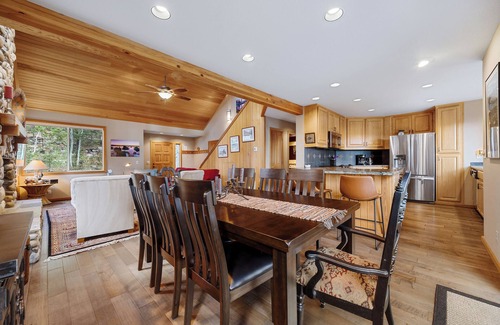 Truckee Cabin | Reconnect with nature and relax in the hot tub this season at Northstar!