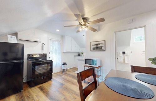 Mansfield Apartment | Recovery Loft 1-bedroom apartment in Mansfield with WiFi, AC, Full Kitchen