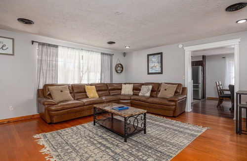 Sevierville Cottage | Recreational Playing One On One