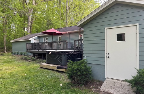 Gray House | Rector House (Hot Tub, Pet Friendly 🐾)