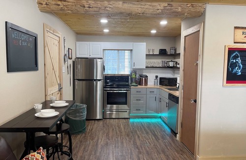 Red River Cabin | Red and Blue 4 U with High Speed Wifi