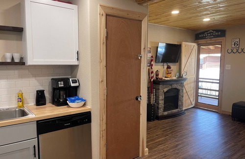 Red River Cabin | Red and Blue 4 U with High Speed Wifi
