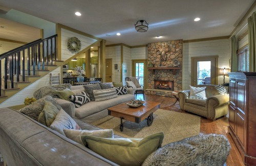 Mineral Bluff Cabin | Red Barn Retreat | Pool, Cabana + Putting Green