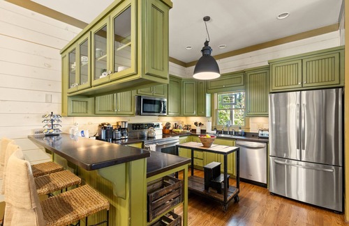 Mineral Bluff Cabin | Red Barn Retreat | Pool, Cabana + Putting Green